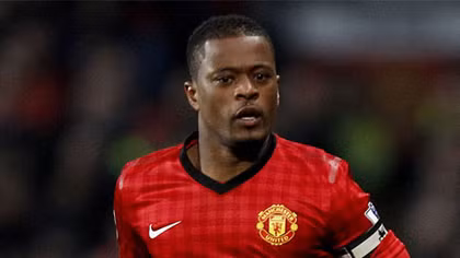 Patrice Evra sẽ nghe theo lời khuyên của Alex Ferguson