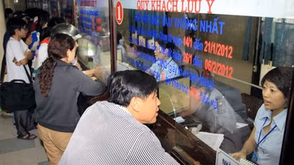 Điều chỉnh quy định đặt chỗ trên hệ thống bán vé điện tử để ngăn tình trạng 'cò' vé tàu