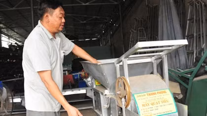 Một nông dân tự sáng chế máy suốt tiêu
