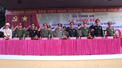Khen thưởng tập thể, cá nhân xuất sắc tham gia diễu binh Kỷ niệm 40 năm giải phóng miền Nam, thống nhất đất nước