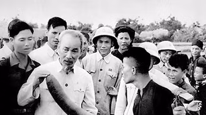 Tự tin, tự hào vững bước đi tới 