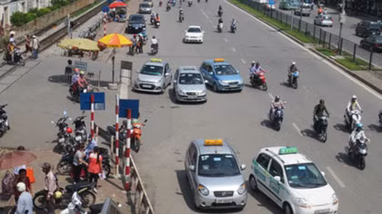 Cần quy hoạch điểm đón, trả khách hợp lý trước các bệnh viện