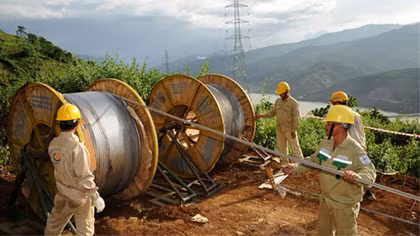 Đóng điện đường dây 500 kV Sơn La - Lai Châu sớm 16 ngày