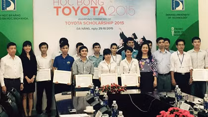 Tặng học bổng Toyota cho sinh viên miền Trung, Tây Nguyên