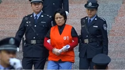 Nữ trùm mafia cùng lúc nuôi 16 tình trẻ
