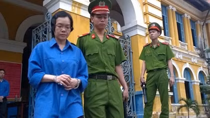 Luật sư của Huyền Như đề nghị xem xét bị cáo... không phạm tội tham ô 