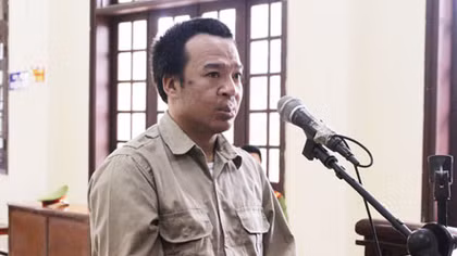 Ghen vô cớ, tẩm xăng đốt vợ