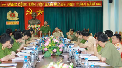 Thứ trưởng Lê Quý Vương kiểm tra công tác bảo vệ bầu cử tại Hưng Yên