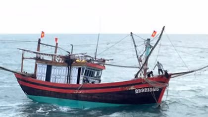 Thêm một tàu cá bị tấn công ở Hoàng Sa