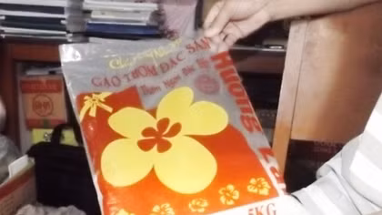 Hoang mang khi ăn phải gạo nghi giả, nhai như giấy
