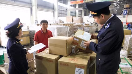 Gian nan chống buôn lậu tại cửa khẩu hàng không