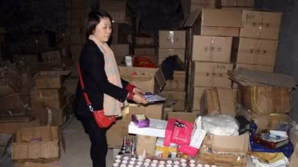 Nhập hơn 30 nghìn chai mỹ phẩm từ Trung Quốc, gắn tem giả bán