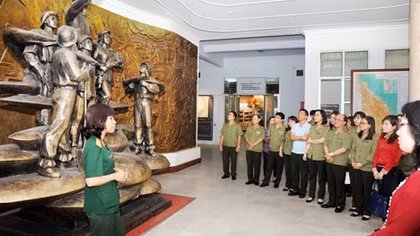 Tham quan bảo tàng Đường Hồ Chí Minh