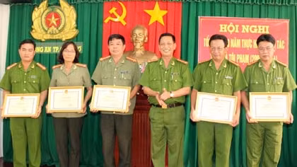 Phóng viên Báo CAND được Công an TP.Cần Thơ tặng Giấy khen