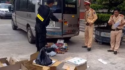 Thuốc lá lậu trên xe khách dán mác bánh kẹo