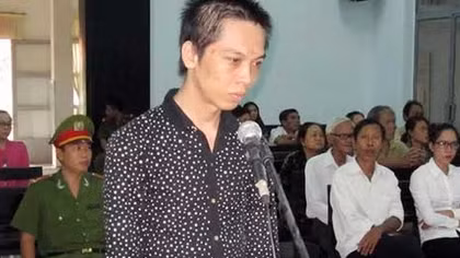 Hạ thủ bạn nhậu vì bị chê chưa đủ tuổi