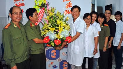 Giám đốc Công an Đồng Tháp chúc mừng Ngày Thầy thuốc Việt Nam