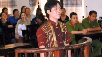 Án tù thích đáng cho ‘siêu lừa’ chạy án