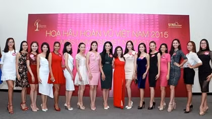 Thí sinh Hoa hậu Hoàn Vũ Việt Nam 2015 giao lưu với Hoa hậu Thu Hoài