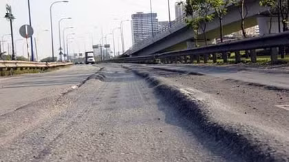 Tai nạn giao thông 'hạ nhiệt', hằn lún đường tiếp diễn