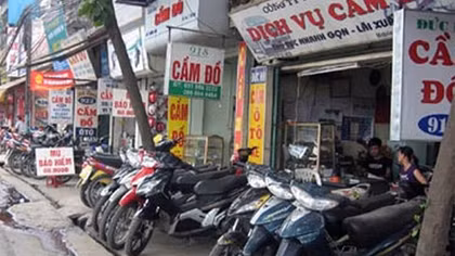 Mượn xe bạn đi… cầm