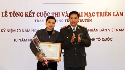 Hình ảnh người chiến sĩ Công an trong nét bút của một gia đình họa sĩ