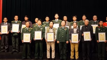 Trao giải văn học, nghệ thuật, báo chí về đề tài Lực lượng vũ trang