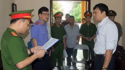 Bắt giữ Phó Chủ tịch xã lạm dụng chức vụ, quyền hạn trong khi thi hành công vụ