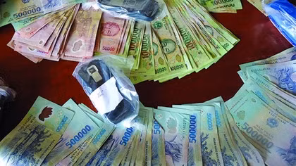 Bắt quả tang 4 'quý bà' đánh bạc