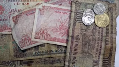 Không được từ chối hoặc thu phí đổi tiền không đủ chuẩn lưu thông