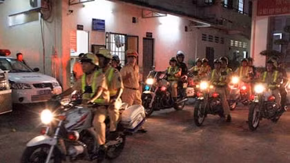 Theo chân CSGT ngăn chặn ‘ma men’ trong dịp Tết