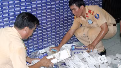 Bắt quả tang xe tải chở 8.000 bao thuốc lá lậu