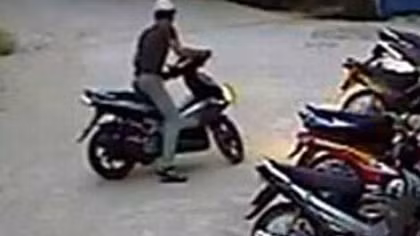 Cảnh sát giao thông bắt nóng 2 tên trộm xe máy