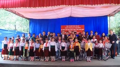 Nâng bước học sinh nghèo trong học tập và cuộc sống