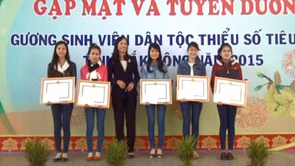 Tuyên dương sinh viên dân tộc thiểu số học giỏi