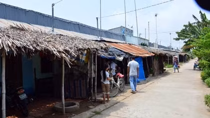 Đại tang nơi xóm nghèo ven biển