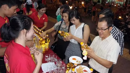 Vượt 'bão' khủng hoảng, Sao Mai gặt hái thành công