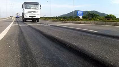 Khắc phục xong hằn lún vệt bánh xe QL5 trong vòng 3 tháng
