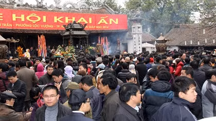 2.000 người bảo vệ lễ hội khai ấn đền Trần