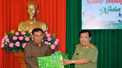 Công an tỉnh PrâyVeng thăm và làm việc với Công an Đồng Tháp