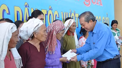 Đồng chí Trương Hòa Bình, Báo CAND chia sẻ khó khăn với học sinh và đồng bào nghèo ở vùng đại hạn 