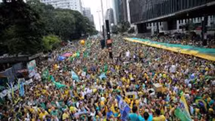 Brazil: Nước cờ của nữ tổng thống trong cơn bĩ cực 