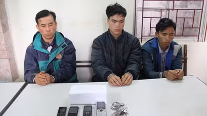 Bố con, chú cháu rủ nhau vận chuyển 3 bánh heroin