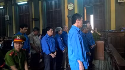 Hoãn phiên phúc thẩm vụ ‘thổi giá’ tàu lặn để bị cáo mời luật sư