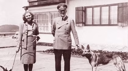 Trùm phát xít Hitler là kẻ ghét bố, yêu mẹ và bạo dâm(?)