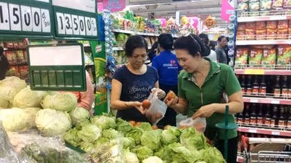 Thực phẩm sau Tết giá ổn định, trái cây tăng nhiệt