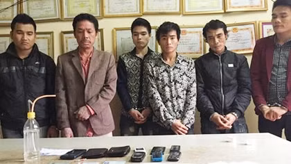 Tạm giữ 6 kẻ 'tụ nhau đập đá'