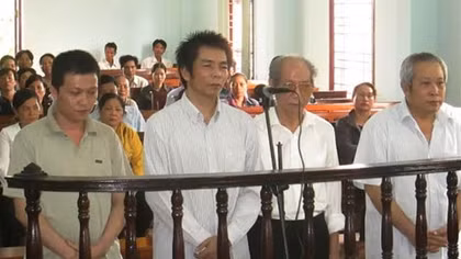 Y án 2 bị cáo lừa bán thiên thạch