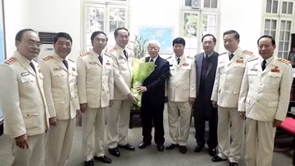 Đảng ủy Công an Trung ương chúc mừng Tổng Bí thư Nguyễn Phú Trọng tái đắc cử
