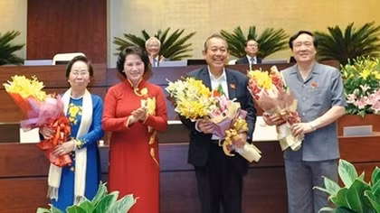 Trình Quốc hội bầu đồng chí Nguyễn Hoà Bình giữ chức vụ Chánh án Toà án nhân dân tối cao